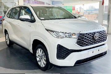 Toyota Innova Hycross